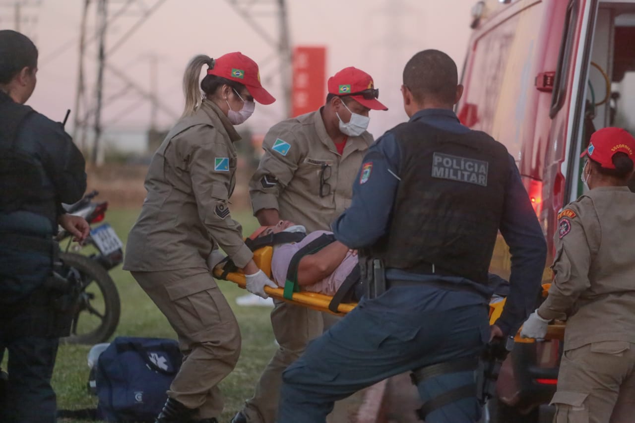 Ao Fazer Curva Aberta Motociclista Perde Controle Da Dire O E Bate Em