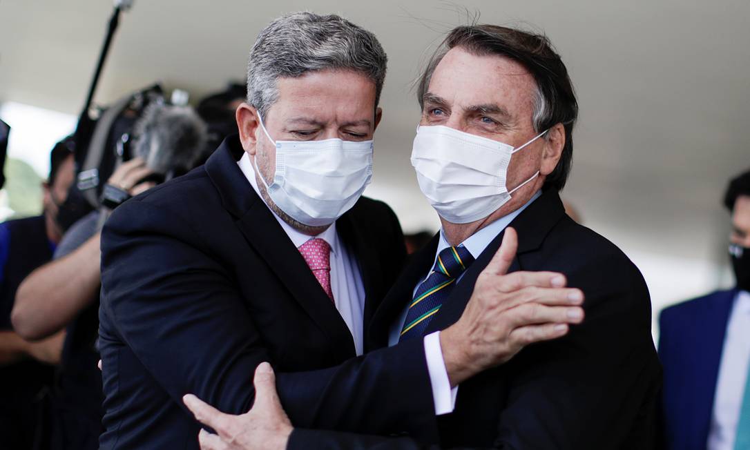 x92176097_Brazils-President-Jair-Bolsonaro-greets-Brazils-Lower-House-Arthur-Lira-after-a-meeti.jpg.pagespeed.ic.3vjtVusEhQ