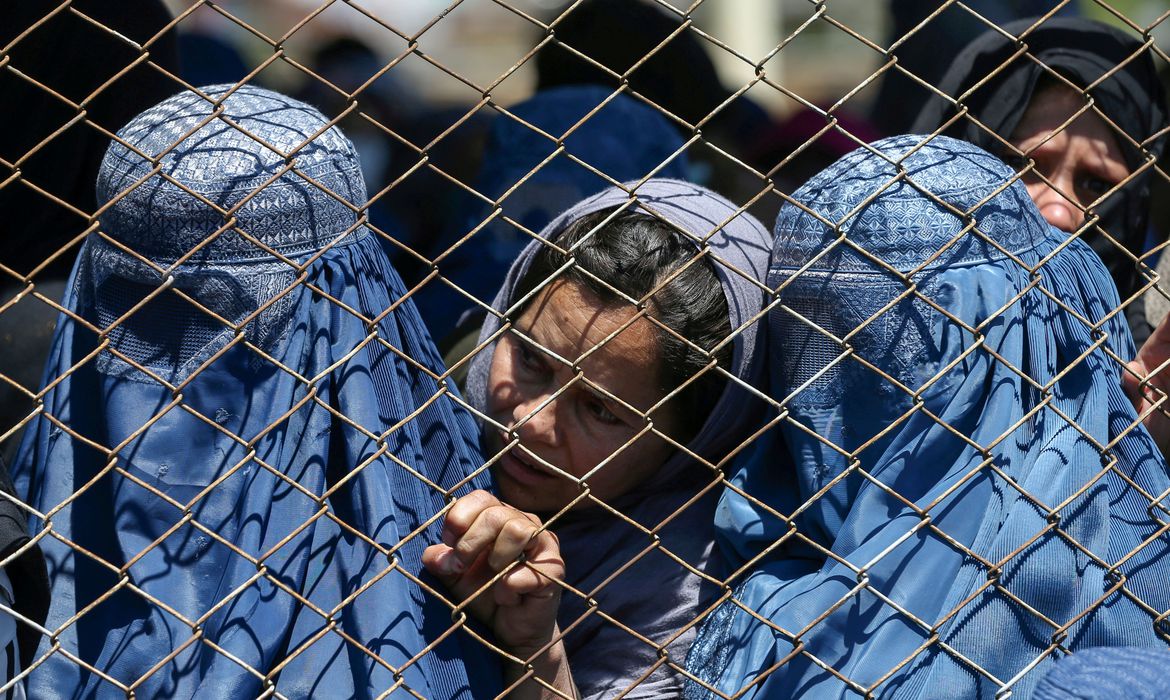 Instituições denunciam violação de direitos das mulheres afegãs