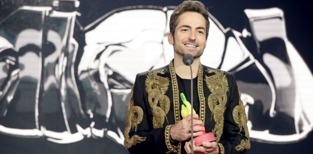 MIAW-2021_-Thales-Bretas-recebe-premio-em-nome-do-marido-Paulo-Gustavo-2-1024x683