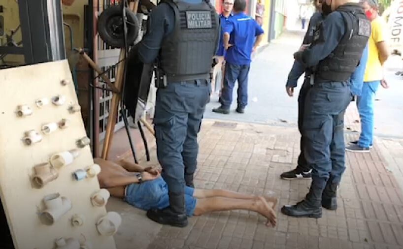 Suposto cúmplice de furto de carro é “preso” por populares