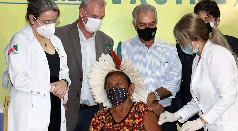 primeira vacinada ms covid-19 india indigena hospital regional