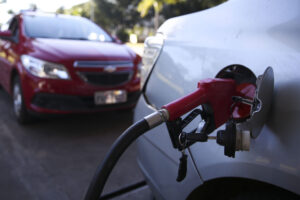 gasolina preco aumento valor bomba tanque combustiveis postos