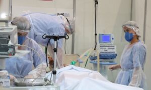 covid-19 tratamento hospital uti medicos enfermeiros doenca srag