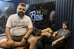 ***ARQUIVO***SÃO PAULO, SP, 05.11.2021 - Retrato dos apresentadores Igor 3k (e) e Monark, do Flow podcast.