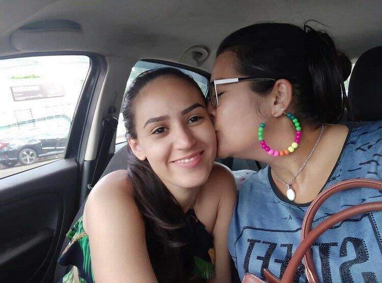 Simone com a filha Natalin. Foto: Arqivo pessoal.