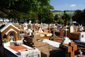 cemiterio publico sepultamento cova tumulo lapide