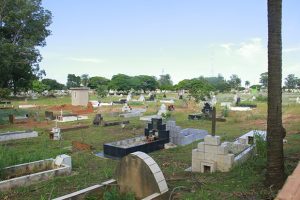 cemiterio publico sepultamento cova tumulo lapide