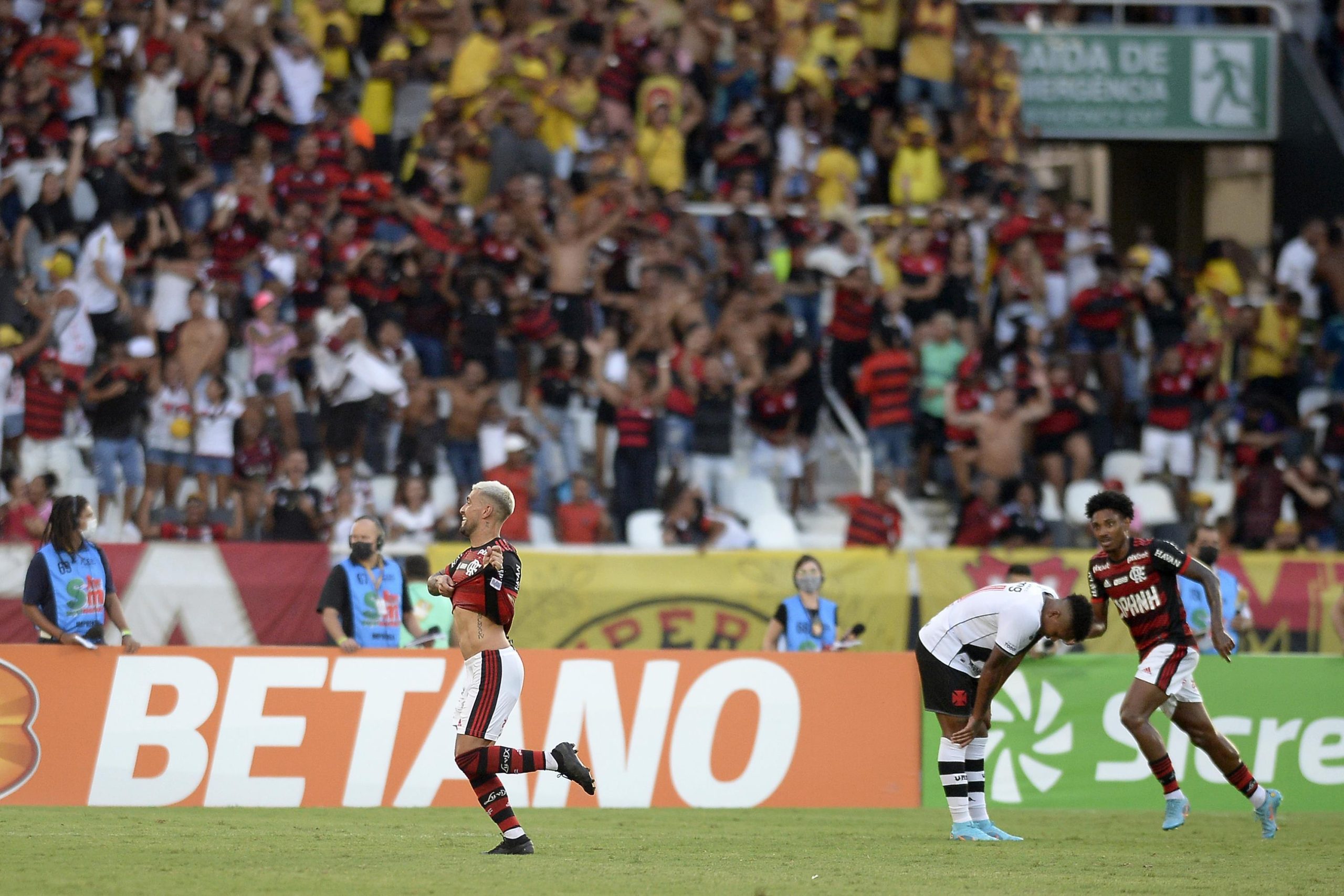 Arrascaeta comemora gol durante a partida entre Flamengo e Vasco. Foto: Dhavid Normando / Futura Press / Folhapress