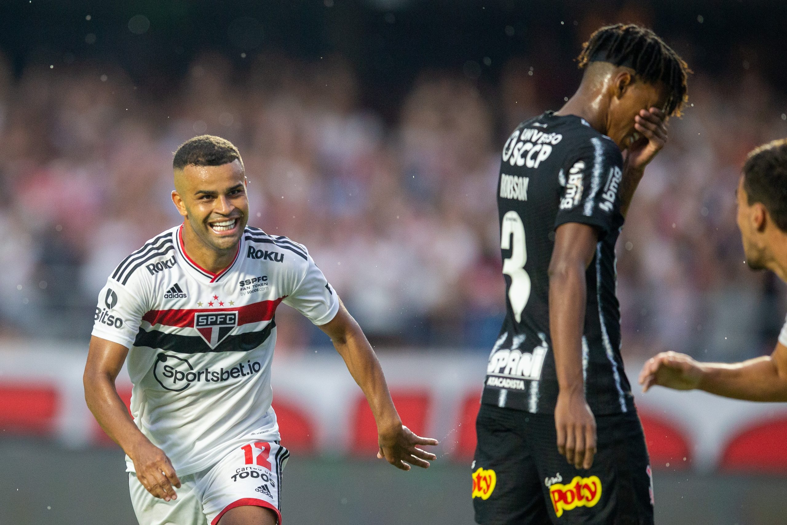 Corinthians é superado pelo São Paulo no Morumbi e cai na semifinal do  Paulistão 2022