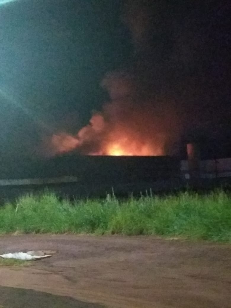 fogo incendio chamas fort atacadista avenida presidente vargas