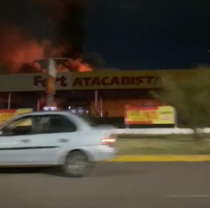 fogo incendio chamas fort atacadista avenida presidente vargas