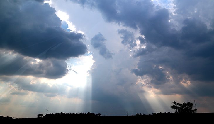 Terça-feira amanhece com sol forte, mas meteorologia não descarta chuva em todo MS