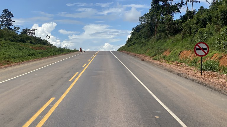 Motociclista morre ao ser atingido por carreta na BR-163, na Capital