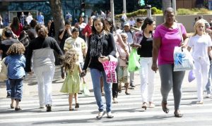 mulheres rua centro comercio pessoas povo populaçao economia popular