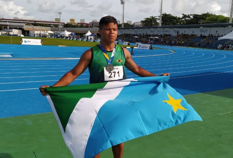 O atleta Yuri Medeiros recebeu medalha de prata no lançamento de dardos (700 gramas)/Foto: Divulgação/Fundesporte