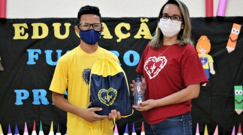Foto: Divulgação/ LBV Campo Grande. (Entrega kits pedagógicos).