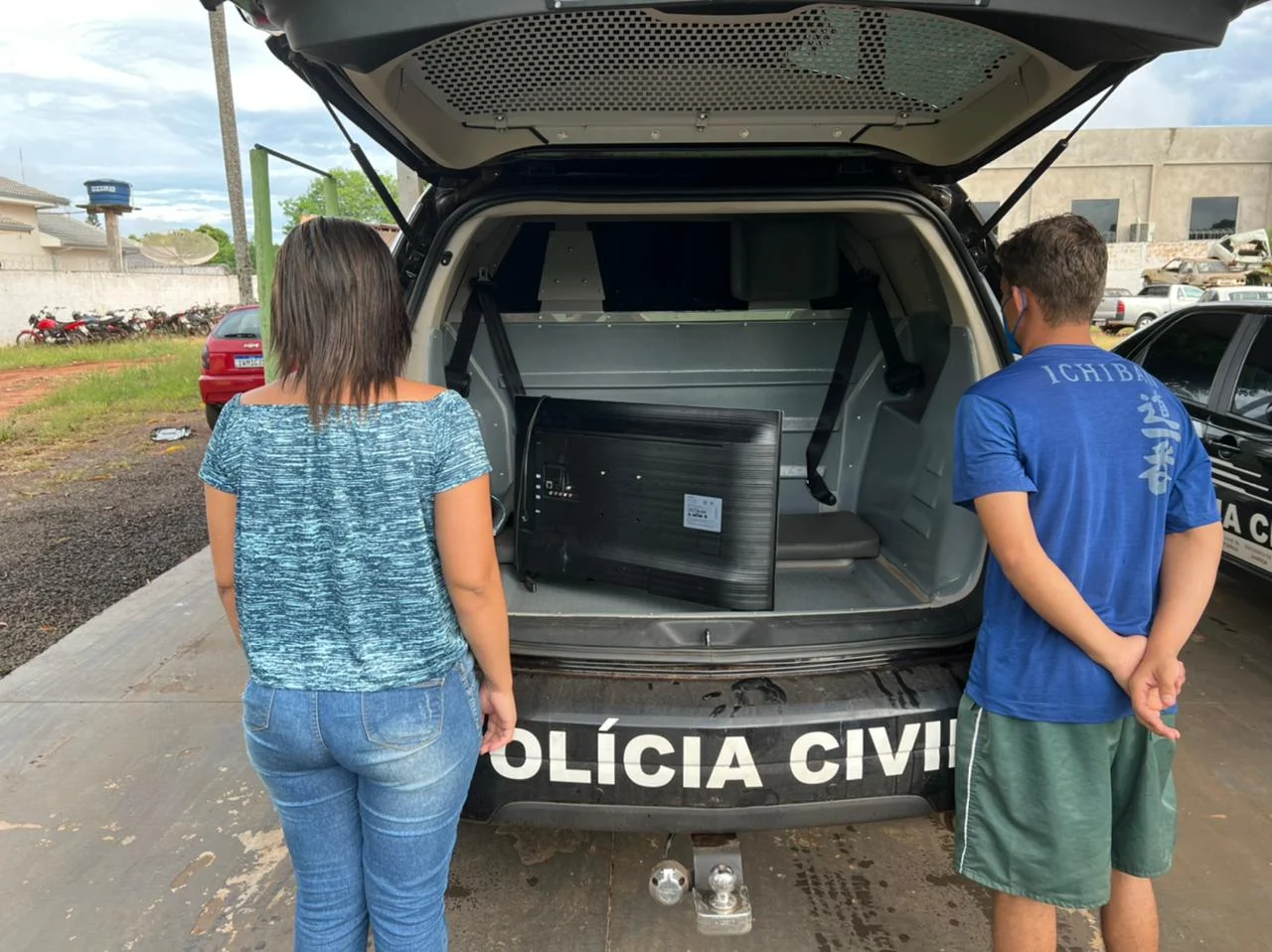 A dupla chegou a jogar drogas pela descarga para fugir de Polícia.
Foto: Reprodução/ Policia Civil MS