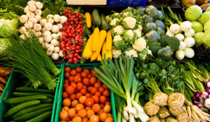 Cesta básica tem novas oscilações e hortifrutis ajudam a conter alta geral