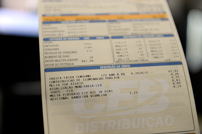 Conta de luz mais cara pressiona inflação em julho, apesar de queda nos alimentos