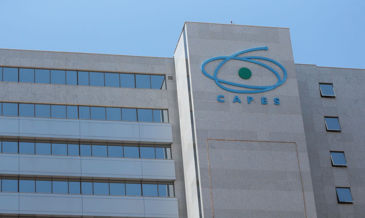 Fachada do edifício-sede da Coordenação de Aperfeiçoamento de Pessoal de Nível Superior (Capes) Foto: Agência Brasil