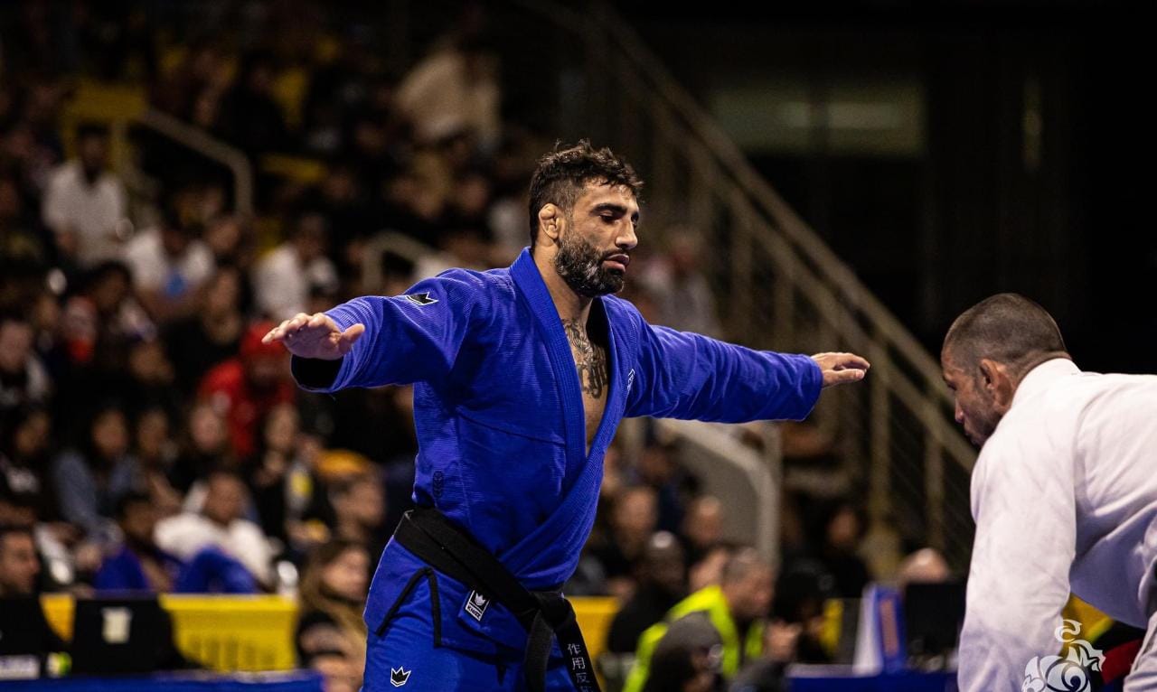 Leandro Lo, campeão mundial de jiu-jítsu, morre após ser baleado durante  show