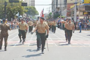 desfile cívico independência do brasil militares