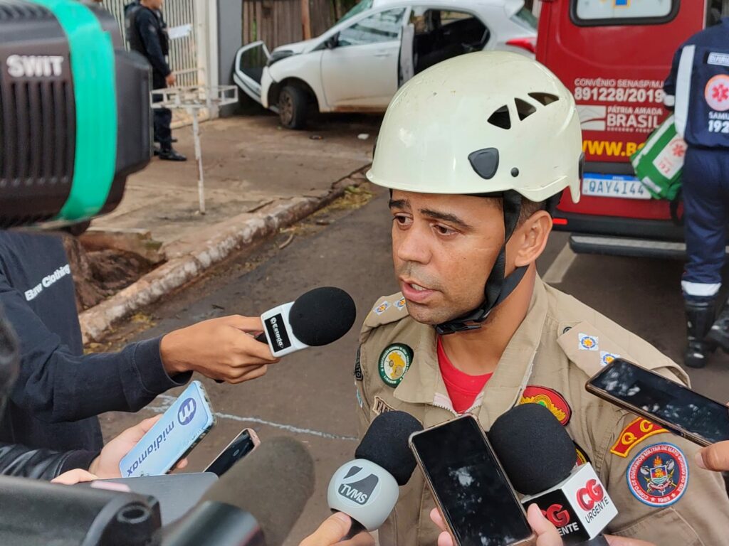 Jovem fica preso nas ferragens após acidente de carro no centro da Capital  - O Estado Online
