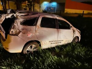 carro Secretaria de Saúde de Paranaíba bate em bloqueio de manifestantes eleições 2022