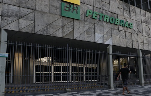 Petrobras anuncia redução de 5,6% no preço da gasolina entregue às distribuidoras