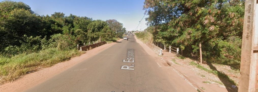 Rua Escaramuça, onde o homem foi encontrado no córrego a frente.