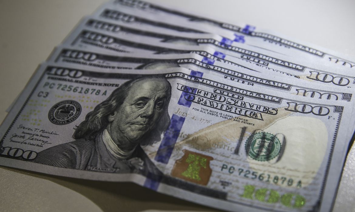 Efeitos do Dólar disparado chega no bolso do consumidor