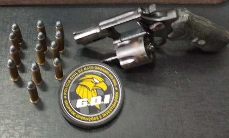 Um dos presos foi flagrado com m revolver Calibre 38
Foto: divulgação PCMS