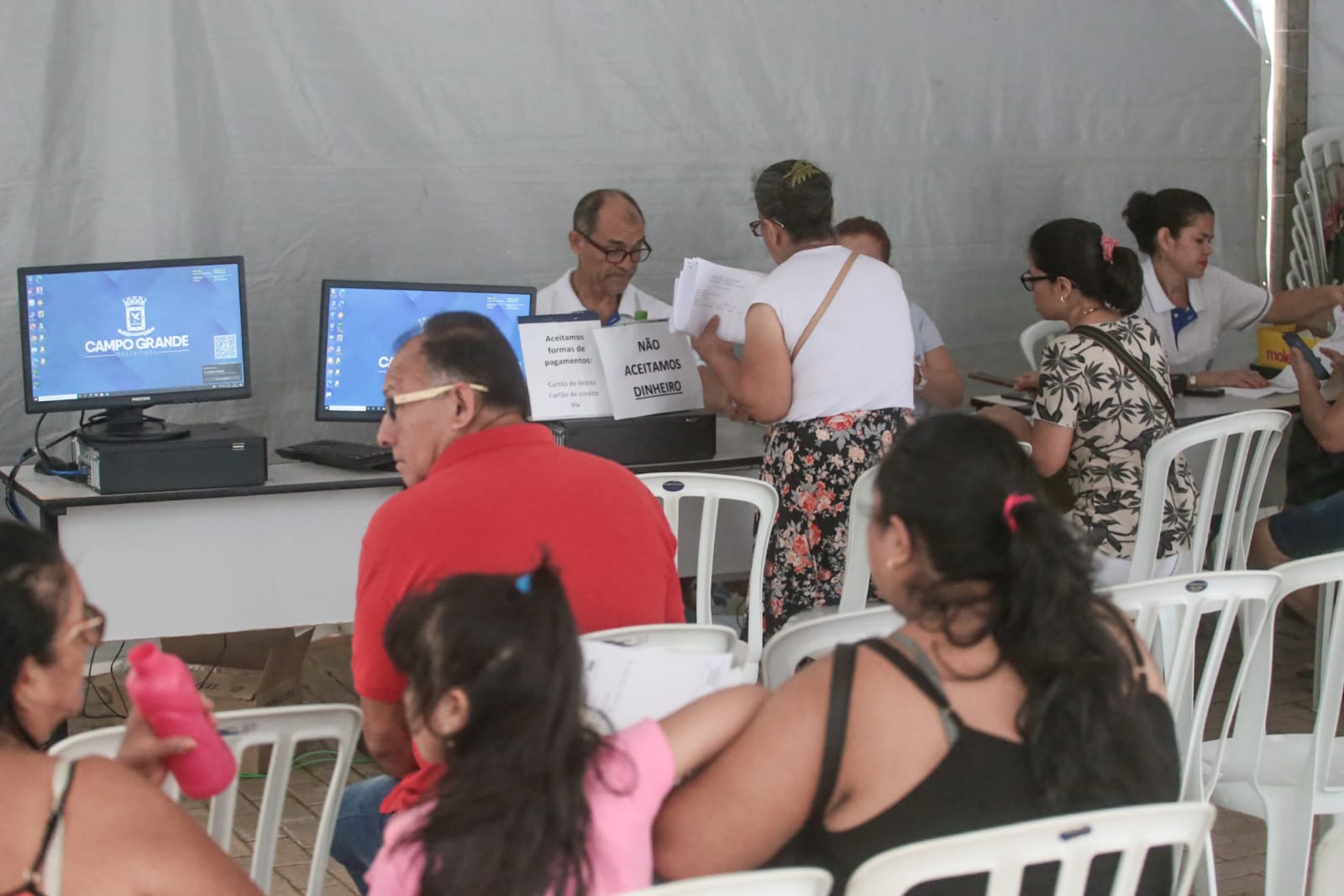 Movimento era tranquilo no início da tarde na Central de Atendimento
Foto: Marcos Maluf