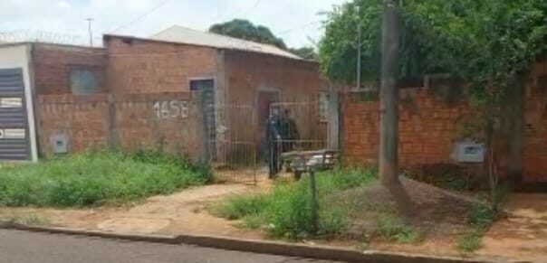Policiais militares chagando ao local no bairro Manoel Taveira 
Foto: reprodução vídeo