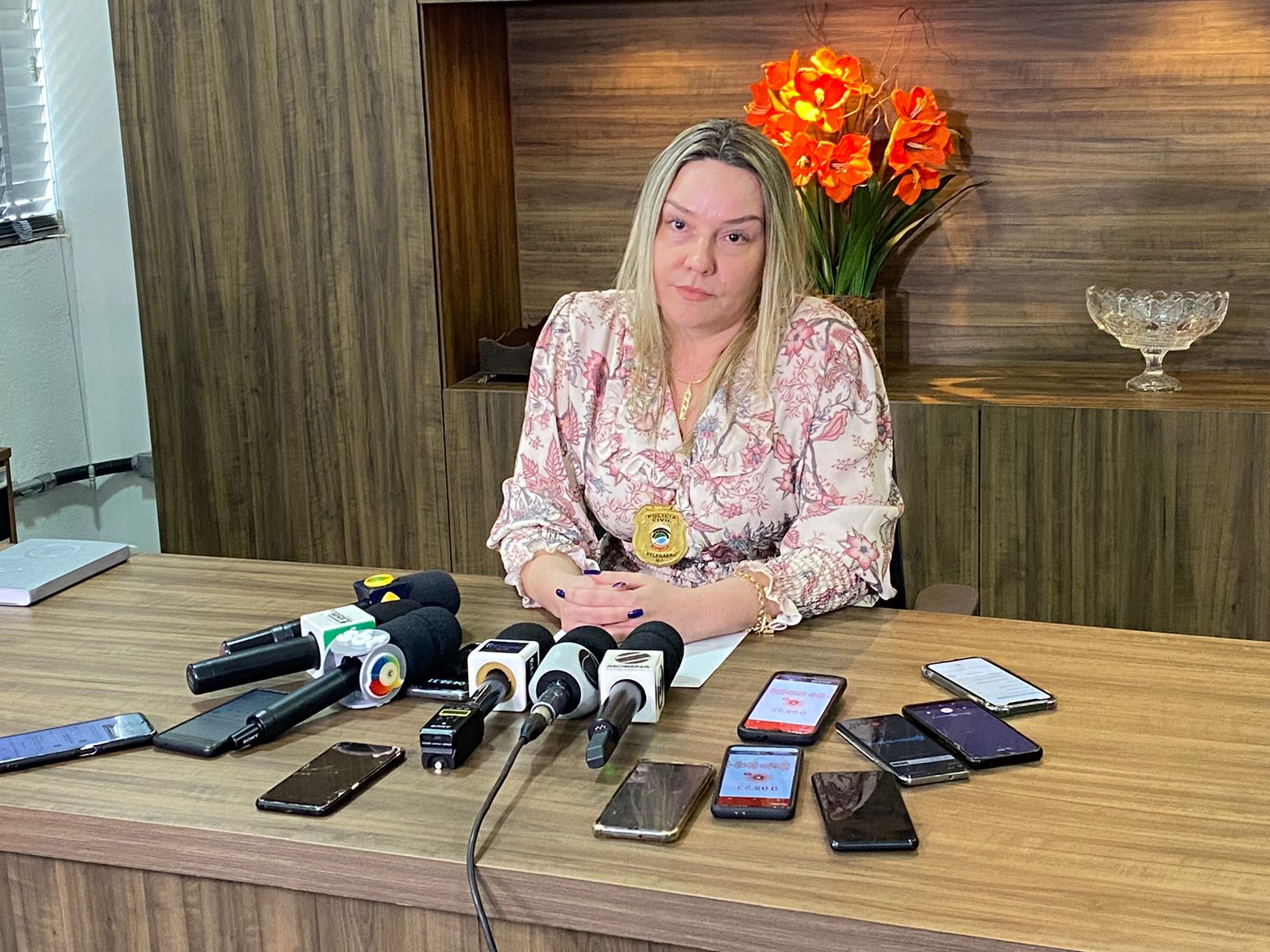 Delegada Anne Karine Sanches em coletiva na DEPCA
Foto: Berlim Caldeirão