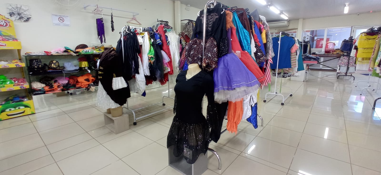 Fantasias completas a partir de 10 reais. Foto: Divulgação