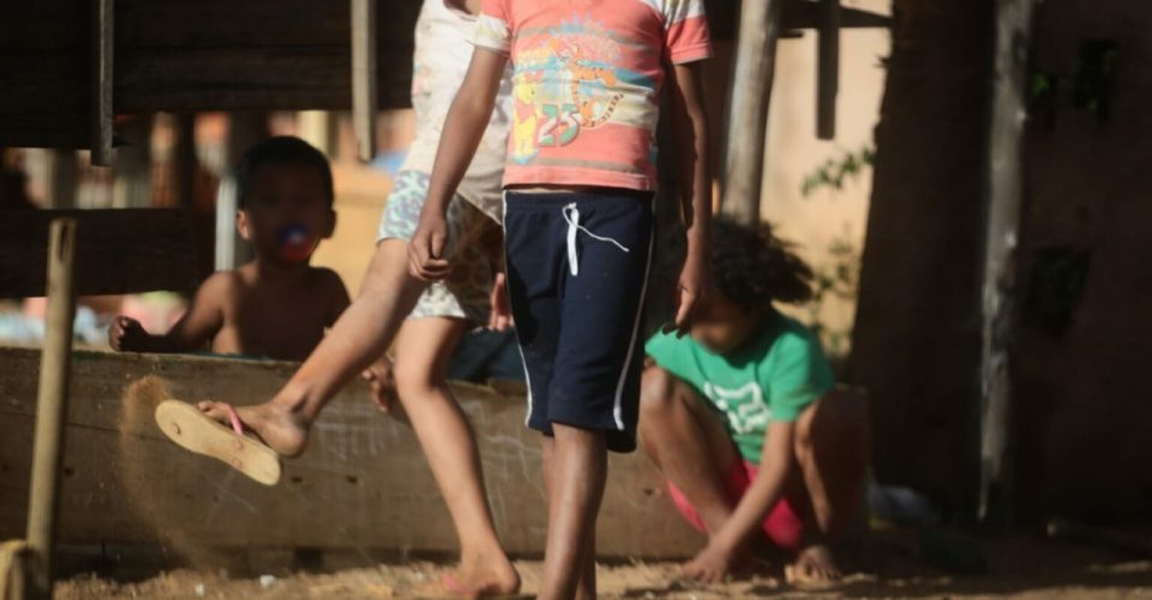 MS tem maior índice de ruas sem asfalto em favelas e quase metade dos moradores sem iluminação, diz IBGE