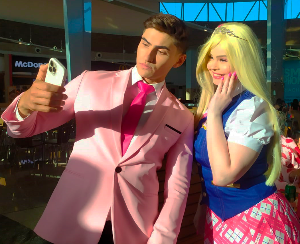 Foto: William (Ken) e Bruna (Bruna) fizeram do desejo de se tornarem seus personagens favoritos em profissão/Amanda Ferreira