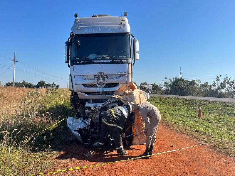 maracaju-colisao-frontal-entre-veiculo-gol-e-carreta-na-rodovia-ms-157-resulta-em-morte-de-casal-206452-1-1688235770