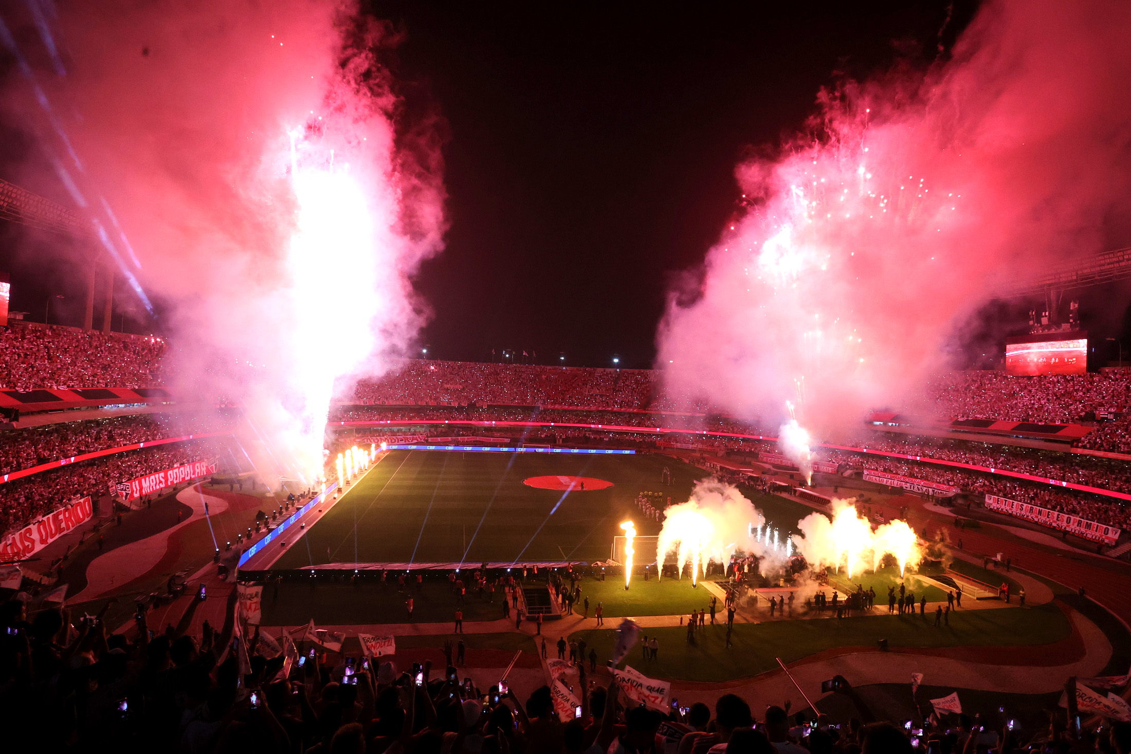 São Paulo vence o Corinthians no Morumbi e redes sociais são