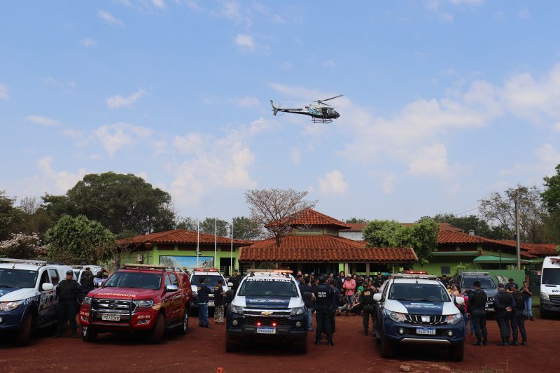 Foto: Com viaturas e apoio aéreo, forças de segurança realizaram fiscalização aos alvos de violência doméstica na Reserva Indígena/Rodrigo Pirola