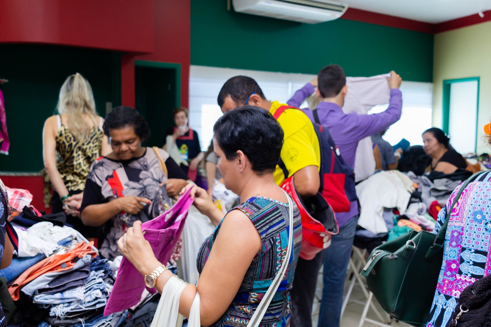 Bazar Solidário com itens da Receita Federal arrecada fundos para crianças em vulnerabilidade na Capital