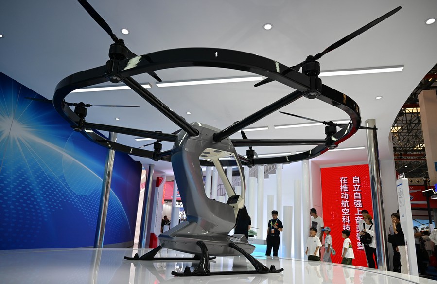 Foto: Um veículo aéreo AR-300 na 6ª Exposição de Helicópteros da China, no Município de Tianjin, norte da China, em 14 de setembro de 2023. (Xinhua/Zhao Zishuo)