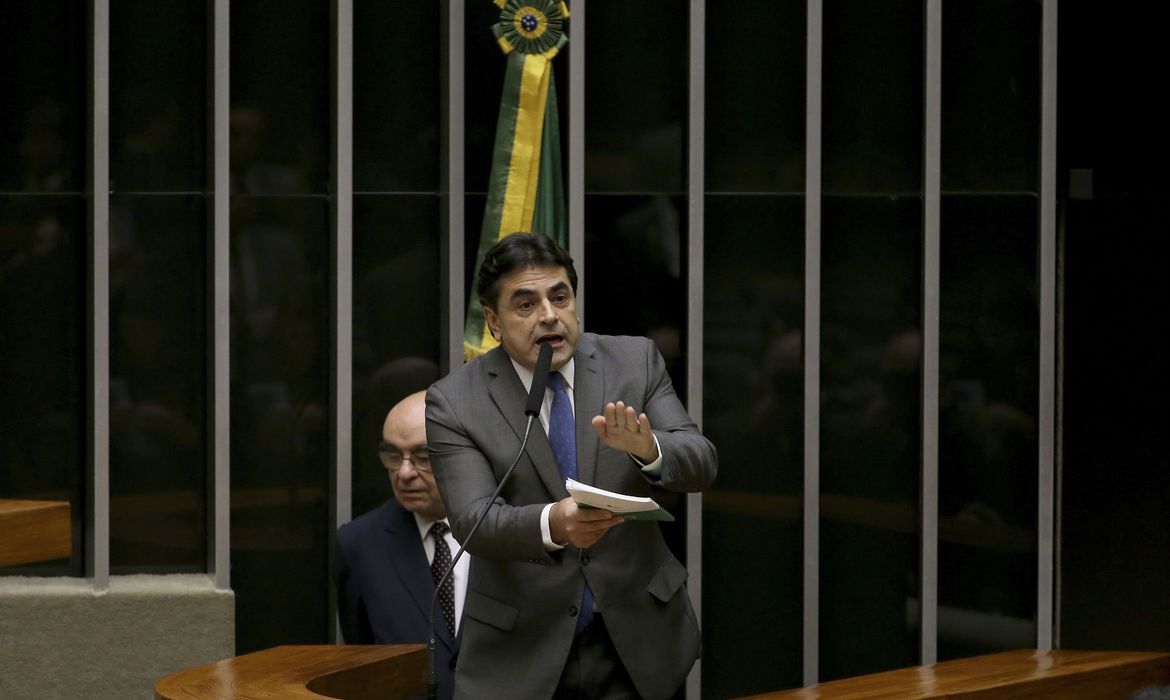 Deputado Domingos Sávio (PSDB/MG) durante sessão de discussão do processo de impeachment de Dilma, no plenário da Câmara Wilson Dias/Agência Brasil