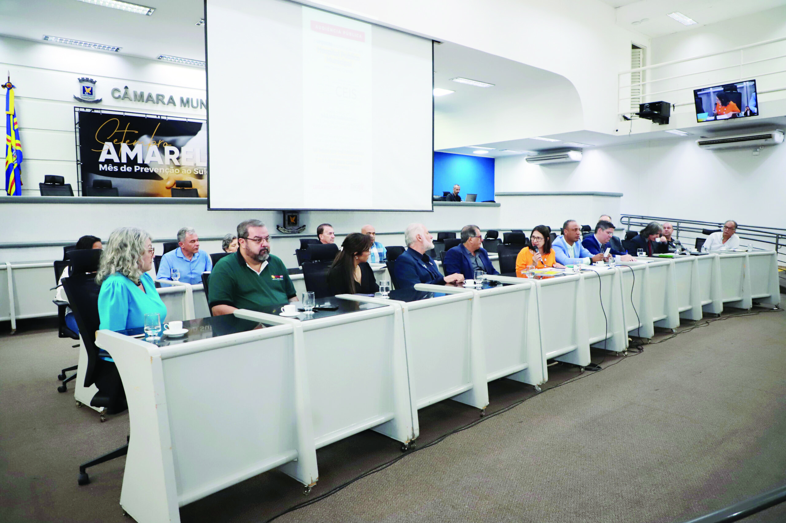 Foto: Vereadores se reuniram
ontem (18), para
debater necessidade de
tirar projeto do papel/fto-Izaias-Medeiros