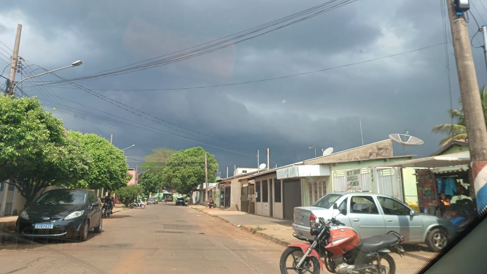 Calor intenso e chuvas isoladas marcam o clima desta segunda-feira (24)