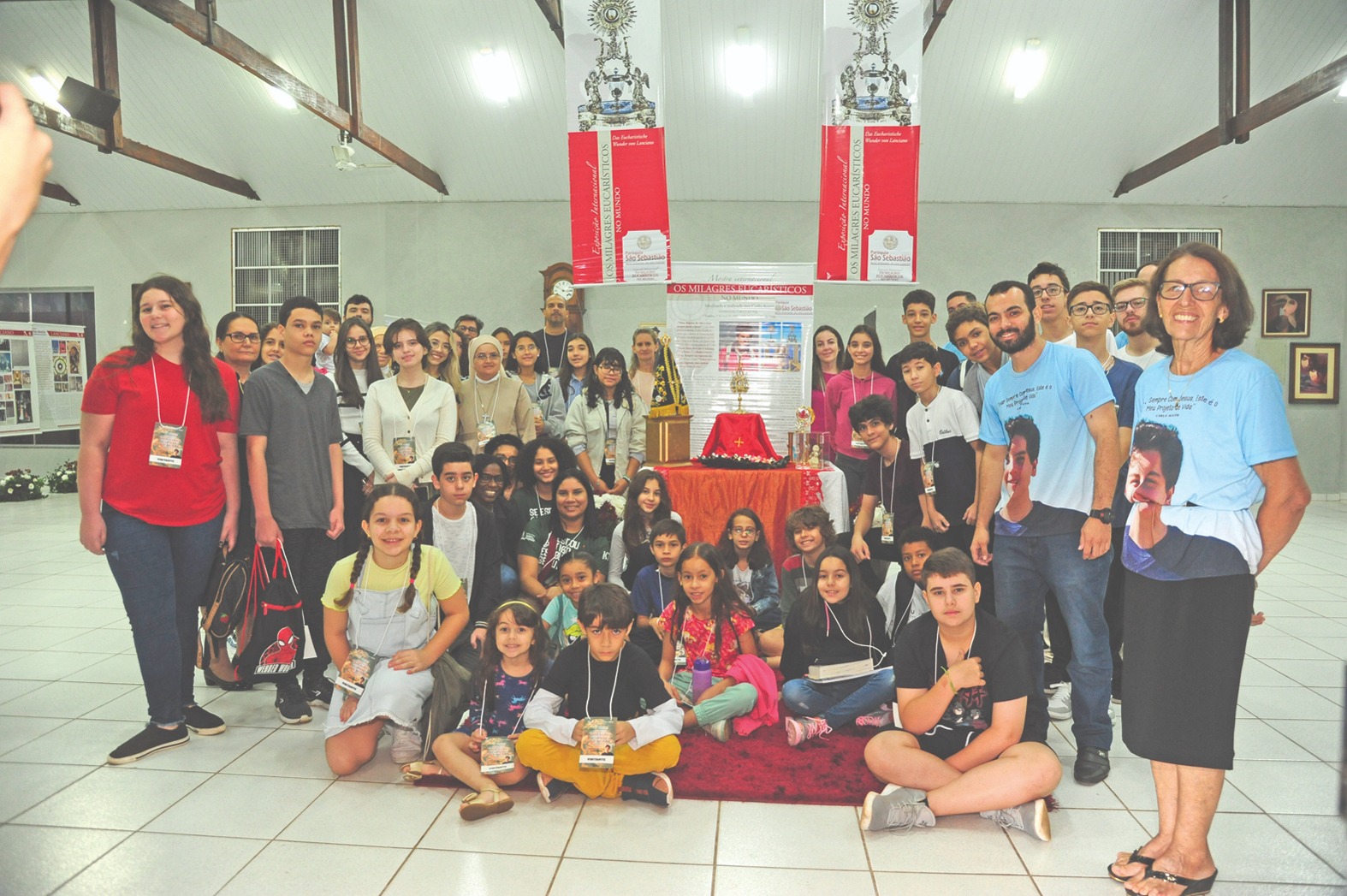Foto: Igreja obteve a visita de
fiéis de todas as partes
do Brasil, buscando ver
de perto as relíquias/Nilson Figueiredo