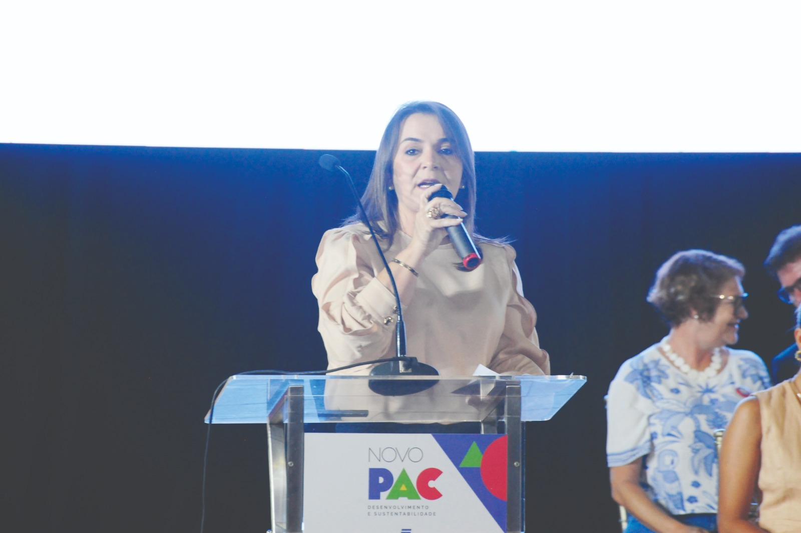 Foto: Prefeita Adriane Lopes
falou sobre a senadora
durante evento do PAC,
em Campo Grande/Nilson Figueiredo