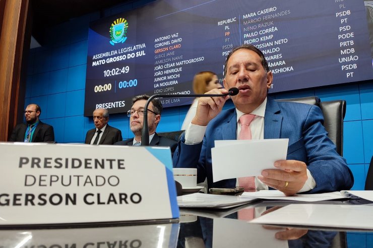 O destaque foi a aprovação unânime do reajuste salarial de 14,95% aos professores efetivos do Estado. A matéria segue para segunda votação.|Foto: Luciana Nassar/ALEMS